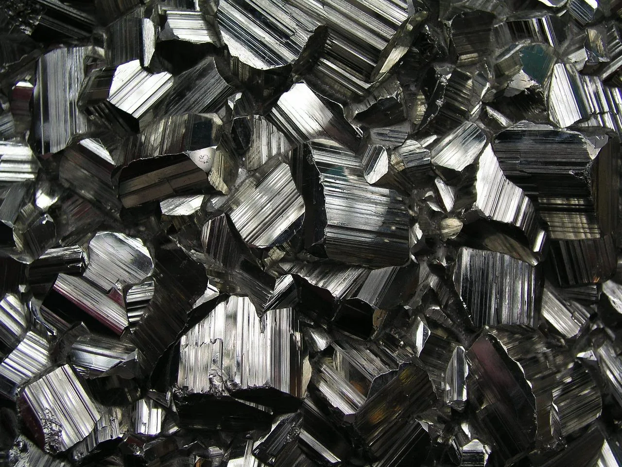 How to tell if Black Tourmaline is real?